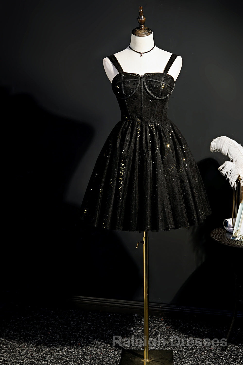 Elegant Sleeveless Tulle Sequins Short Homecoming Dresses