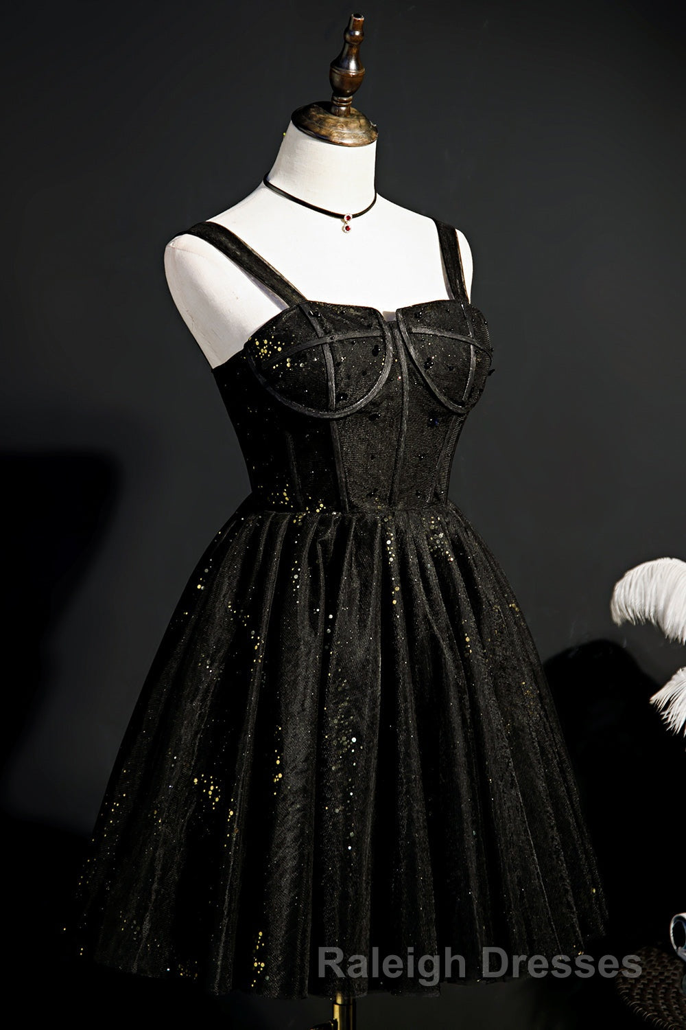 Elegant Sleeveless Tulle Sequins Short Homecoming Dresses