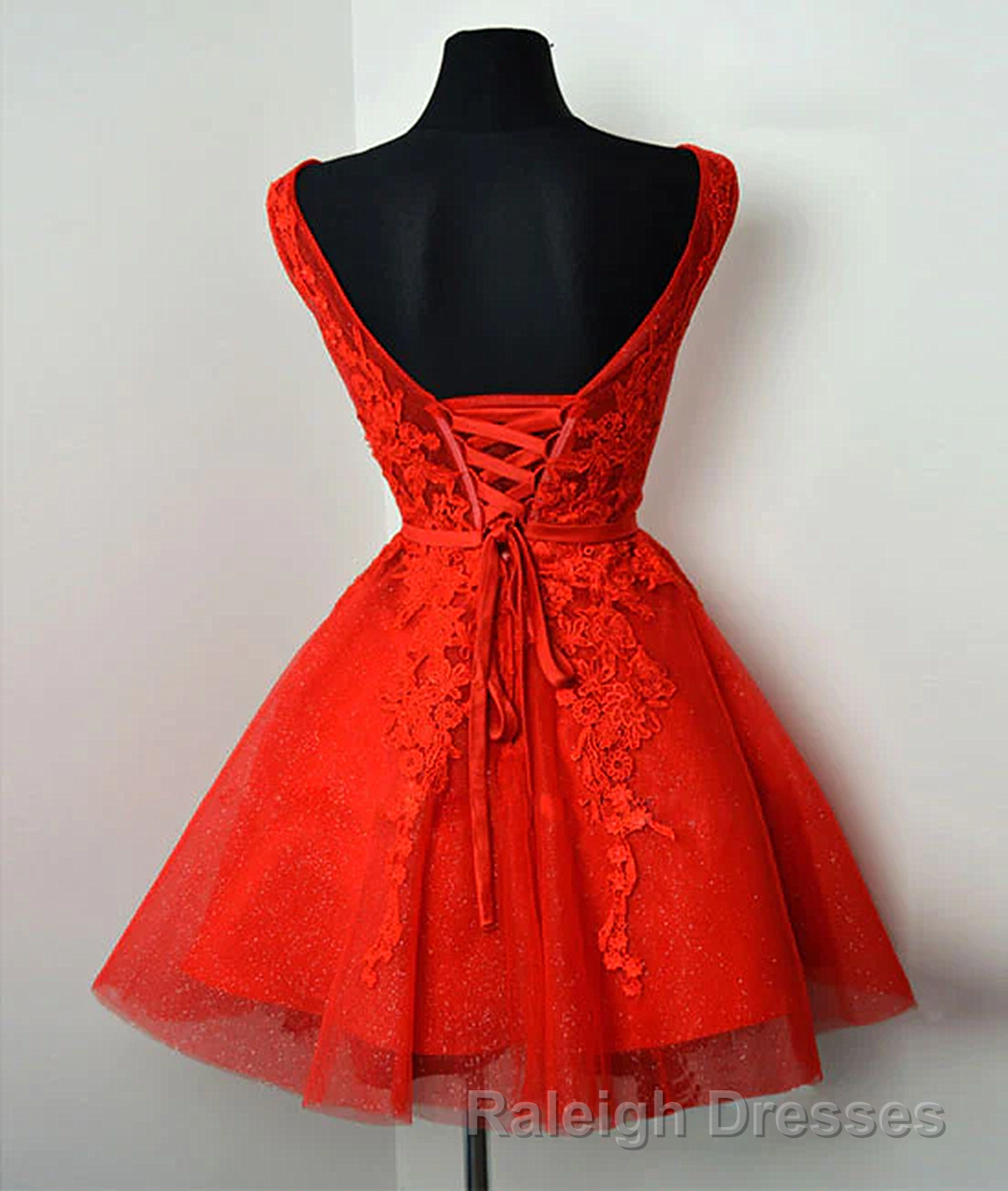 Red Lace Round Neckline Short Prom Dresses Red Short Homecoming Dresses Secondary image
