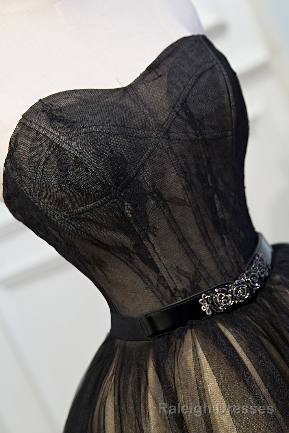 Elegant Black Strapless Lace Up Ball Gowns Tulle Homecoming Dresses