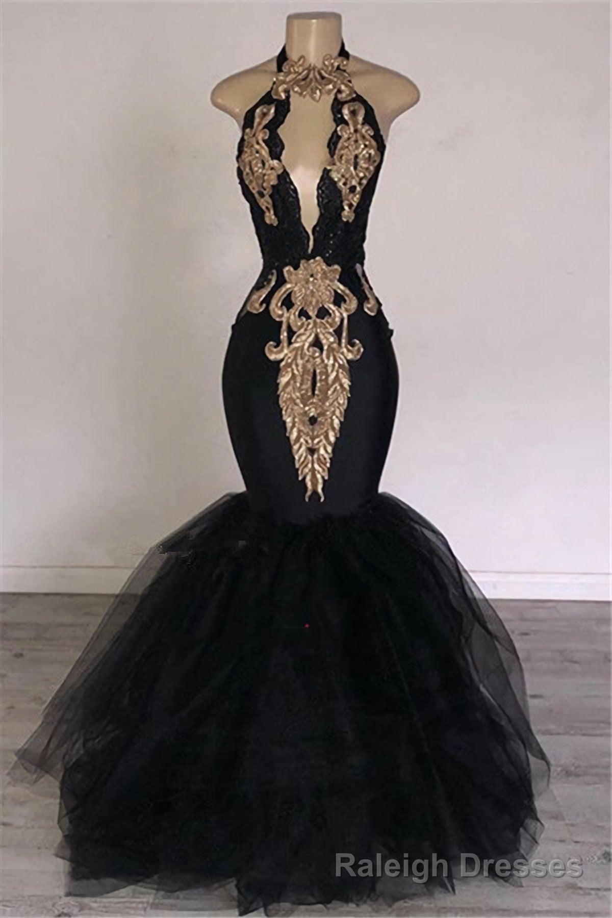 2025 Sexy Prom Dresses, Black Mermaid Tulle With Gold Appliques V Neck Backless Secondary image