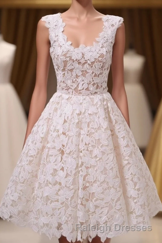 Chic A-line Short Lace Homecoming Dresses Main image