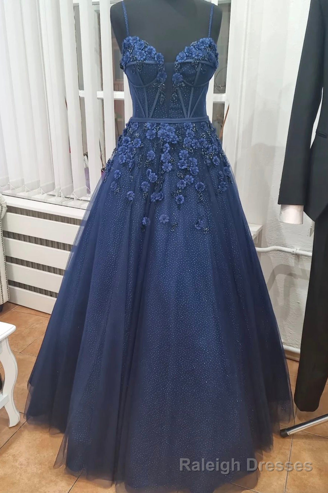 Blue Spaghetti Strap Tulle Appliqu篓娄d Long A-Line Prom Dress Secondary image