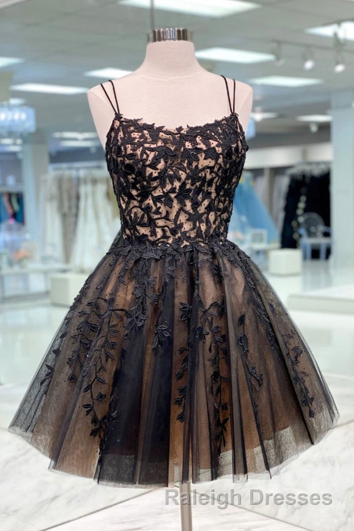 Black Spaghetti Straps Appliques Tulle Short Homecoming Dresses Secondary image