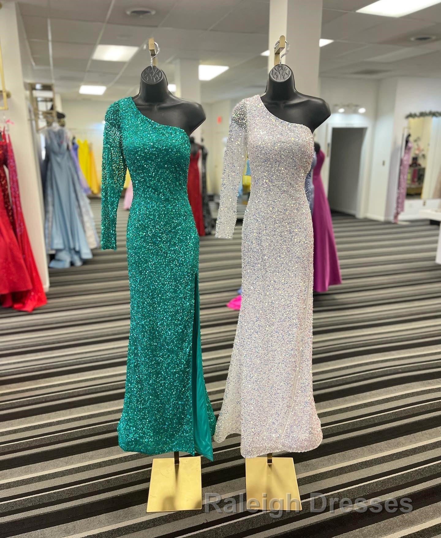 One Shoulder Long Sleeve Mermaid Sequin Long Dresses