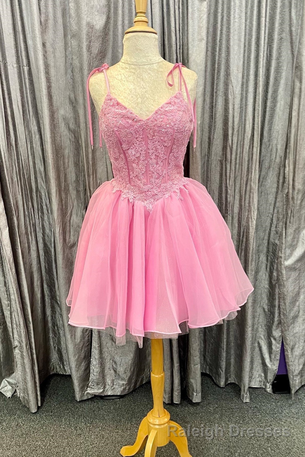 Pink Bow Tie Shoulder Appliques Tulle V Neck Homecoming Dress Main image