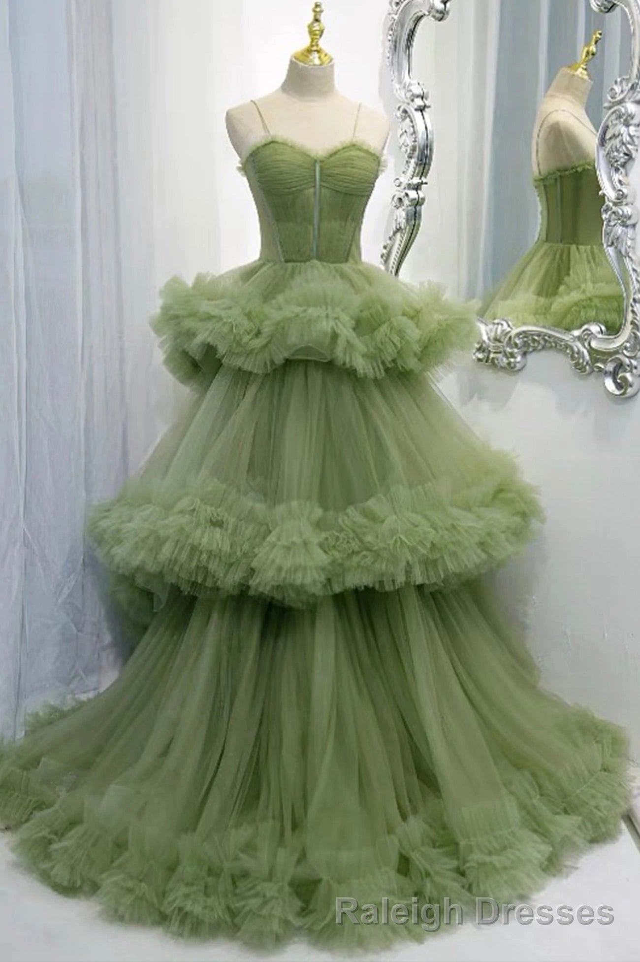 Princess Spaghetti Straps Green Tulle Long  Dress A line Tiered Formal Dress Main image