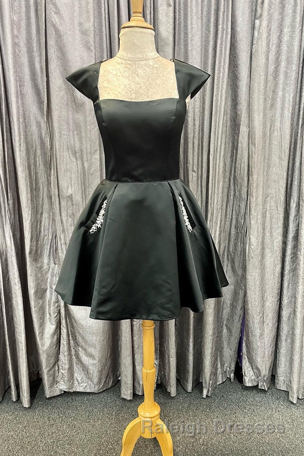 Cap Sleeves Short Yellow Homecoming Dresses with Lace Up Back Secondary image