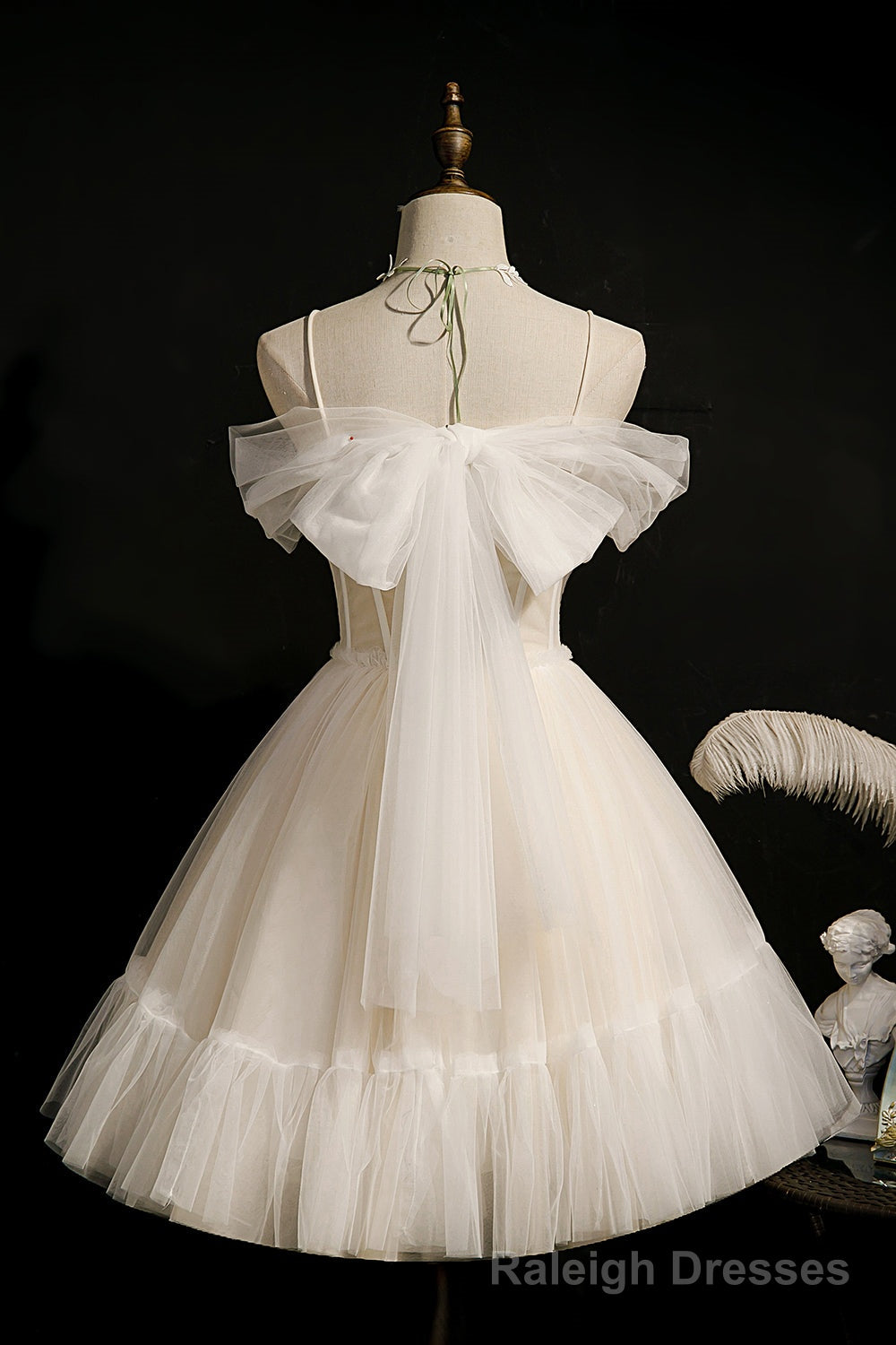 Champagne Spaghetti Strap Tulle Short Homecoming Dresses Secondary image