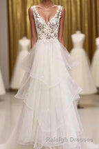 Charming Tulle Appliques V Neck Lace Wedding Dresses with Ruffles