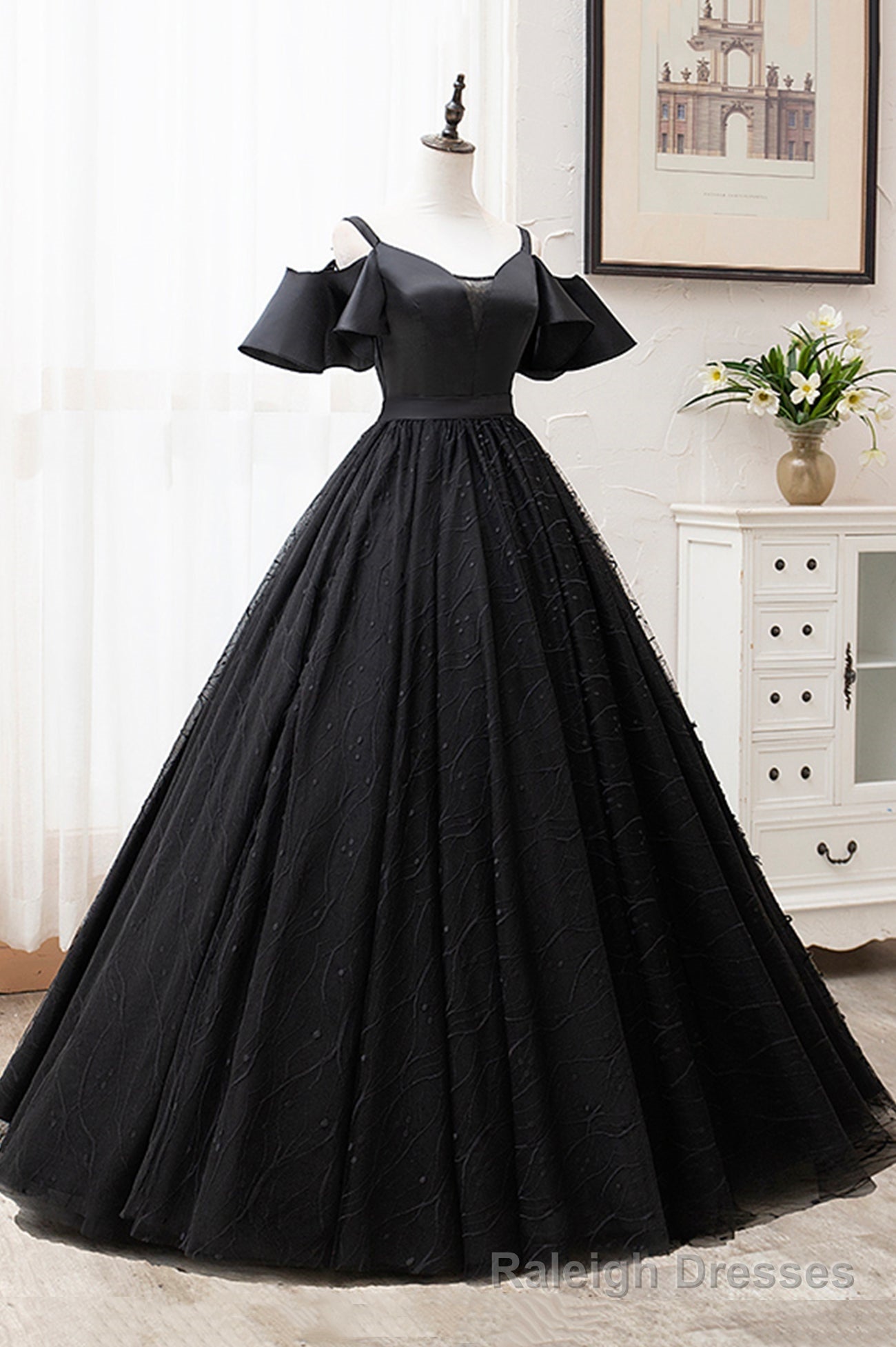 Black V-Neck Tulle Long Prom Dresses, A-Line Black Evening Dresses Main image