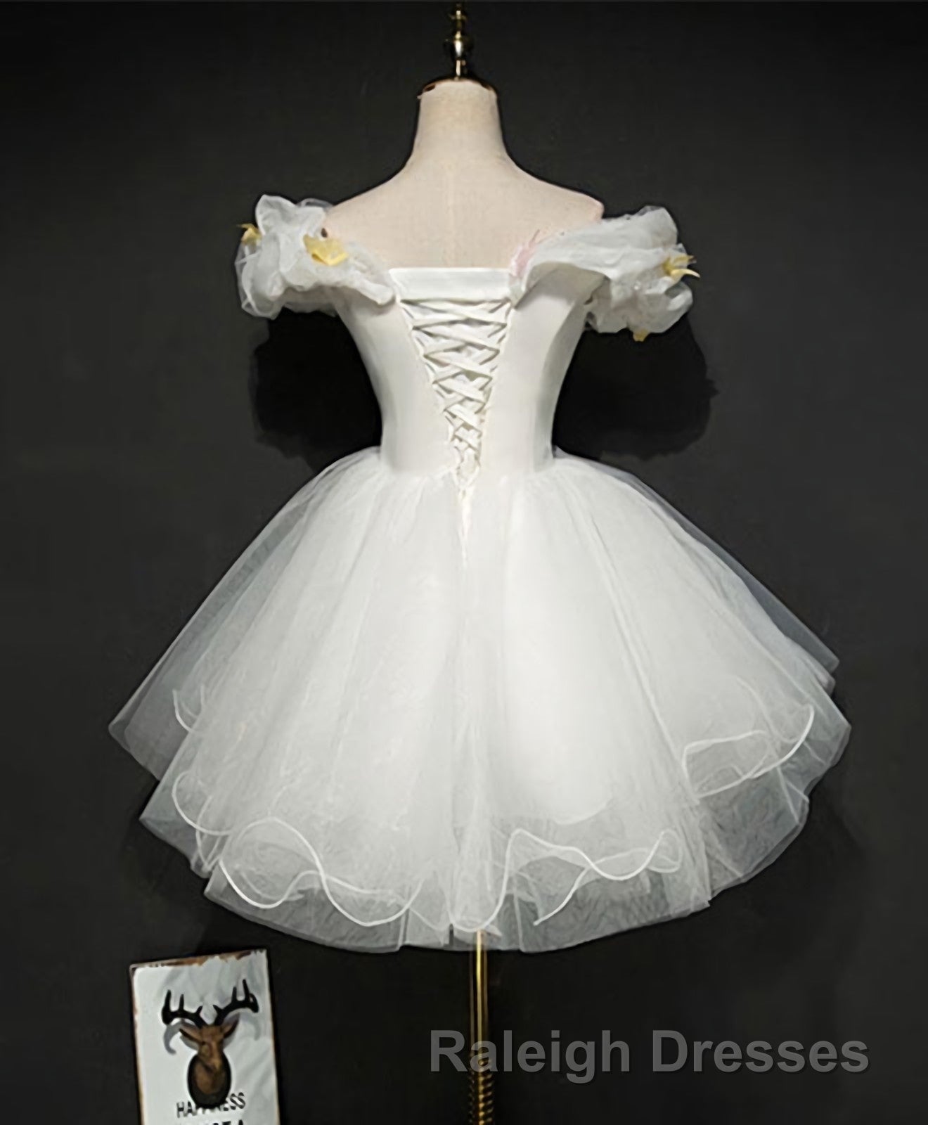 Cute White Tulle Short Prom Gown White Homecoming Dress Secondary image