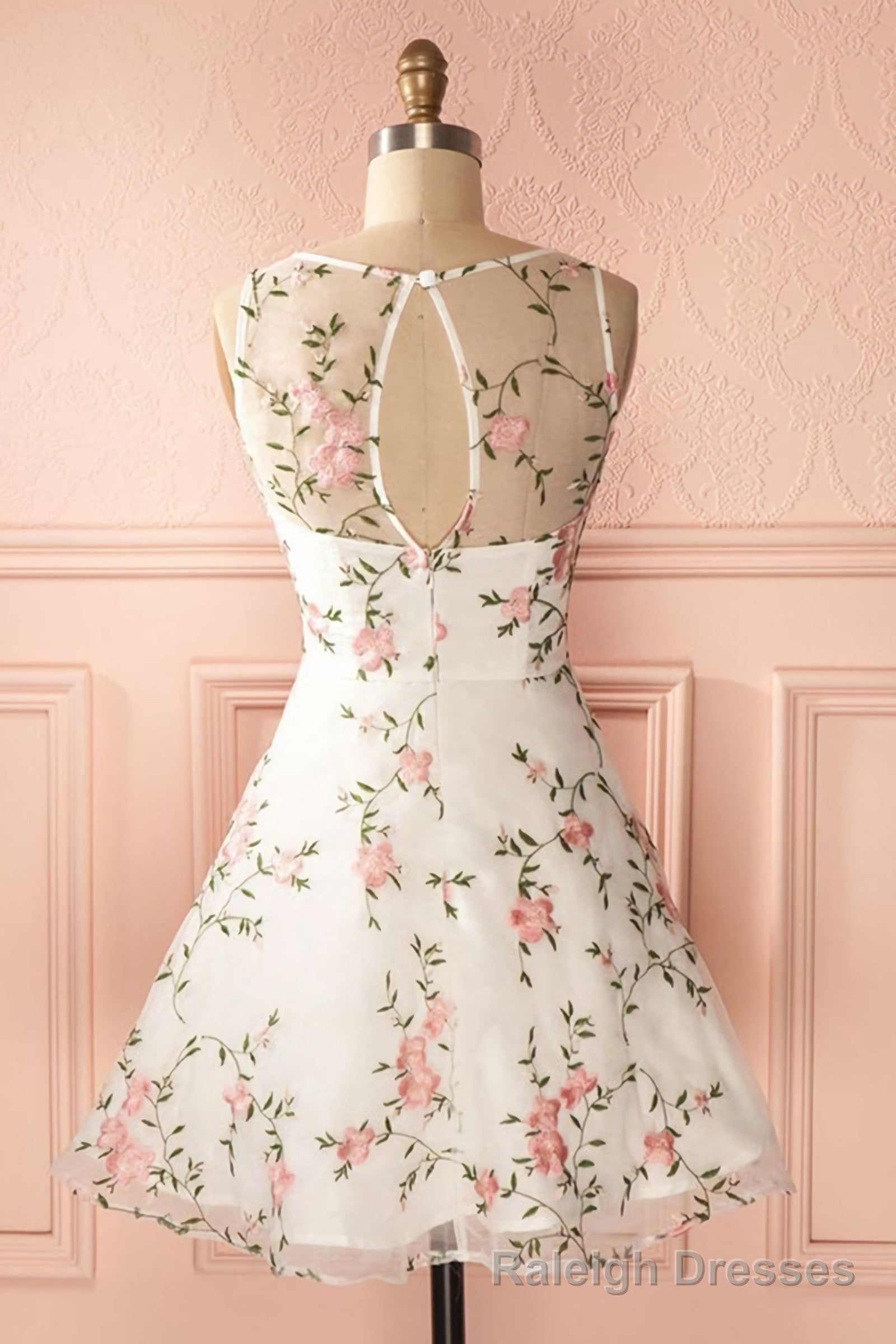 A Line Round Neck Floral Lace White Short Lace Appliques White White Homecoming Dresses