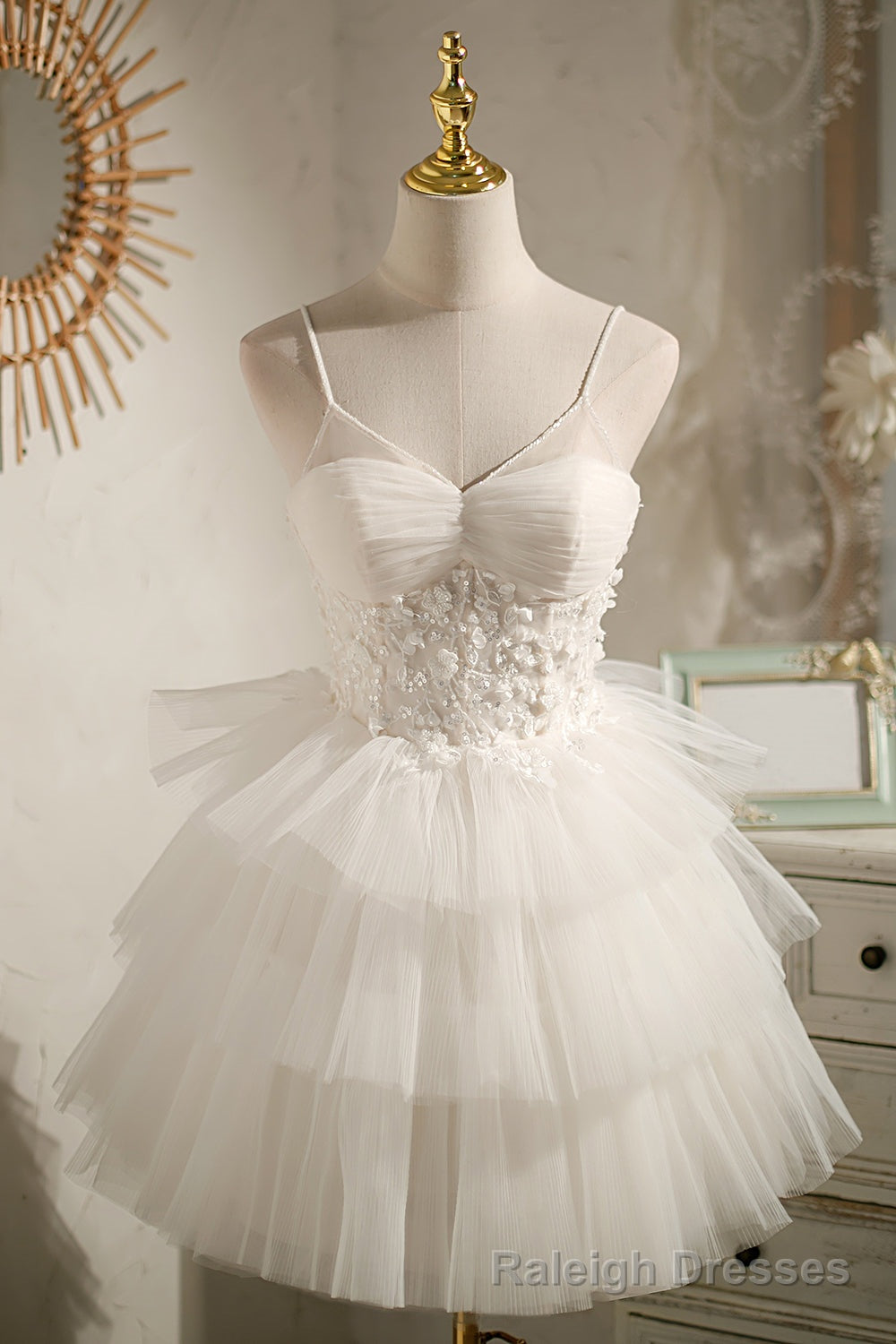 Ivory Spaghetti Straps Sequins Ball Gowns Lace Appliques Short Mini Homecoming Dresses