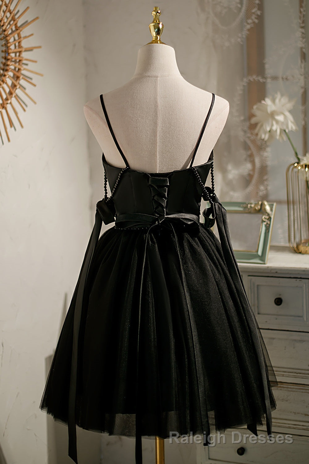 Black Sexy Sleeveless Beading Short Homecoming Dresses Secondary image