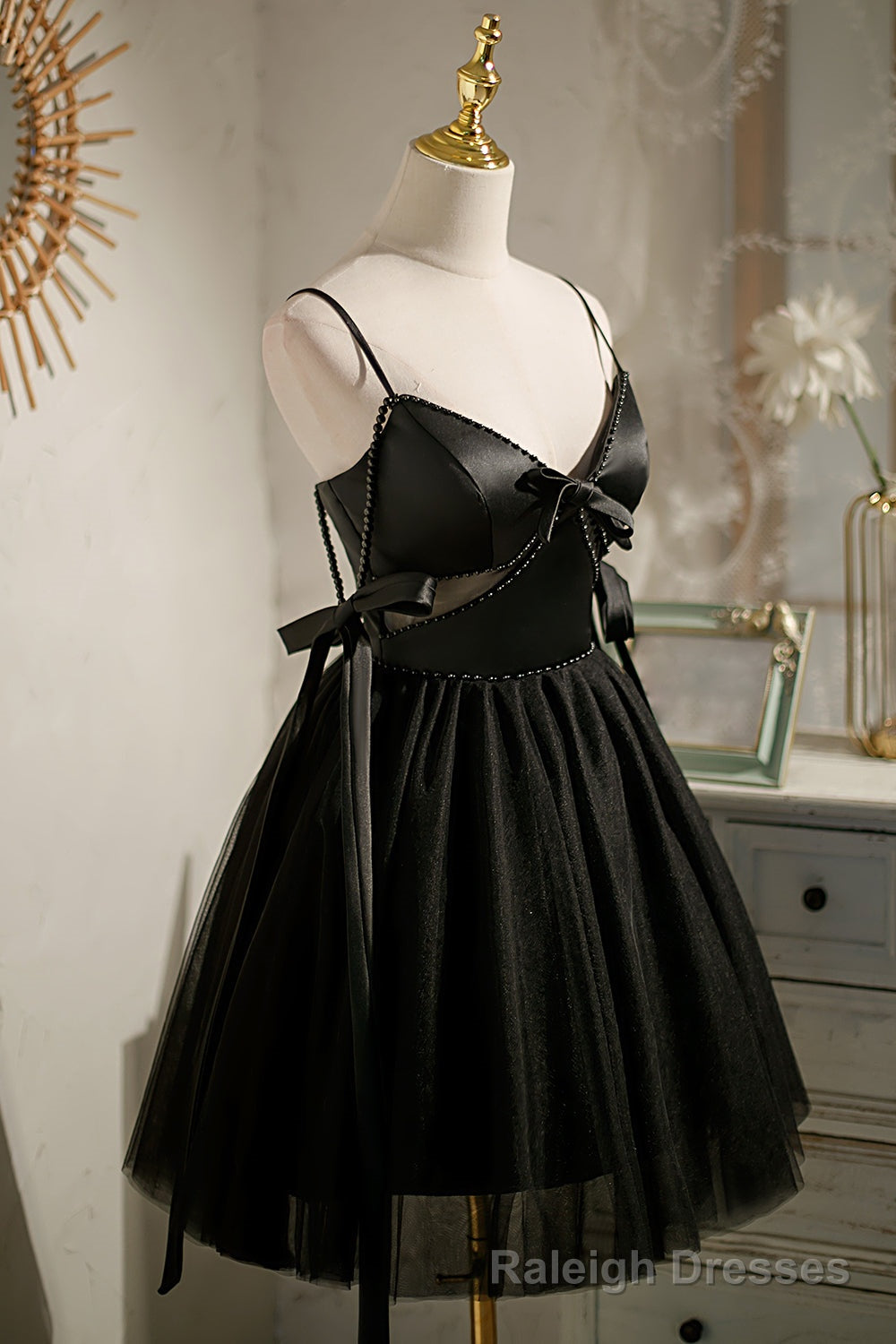 Black Sexy Sleeveless Beading Short Homecoming Dresses Main image