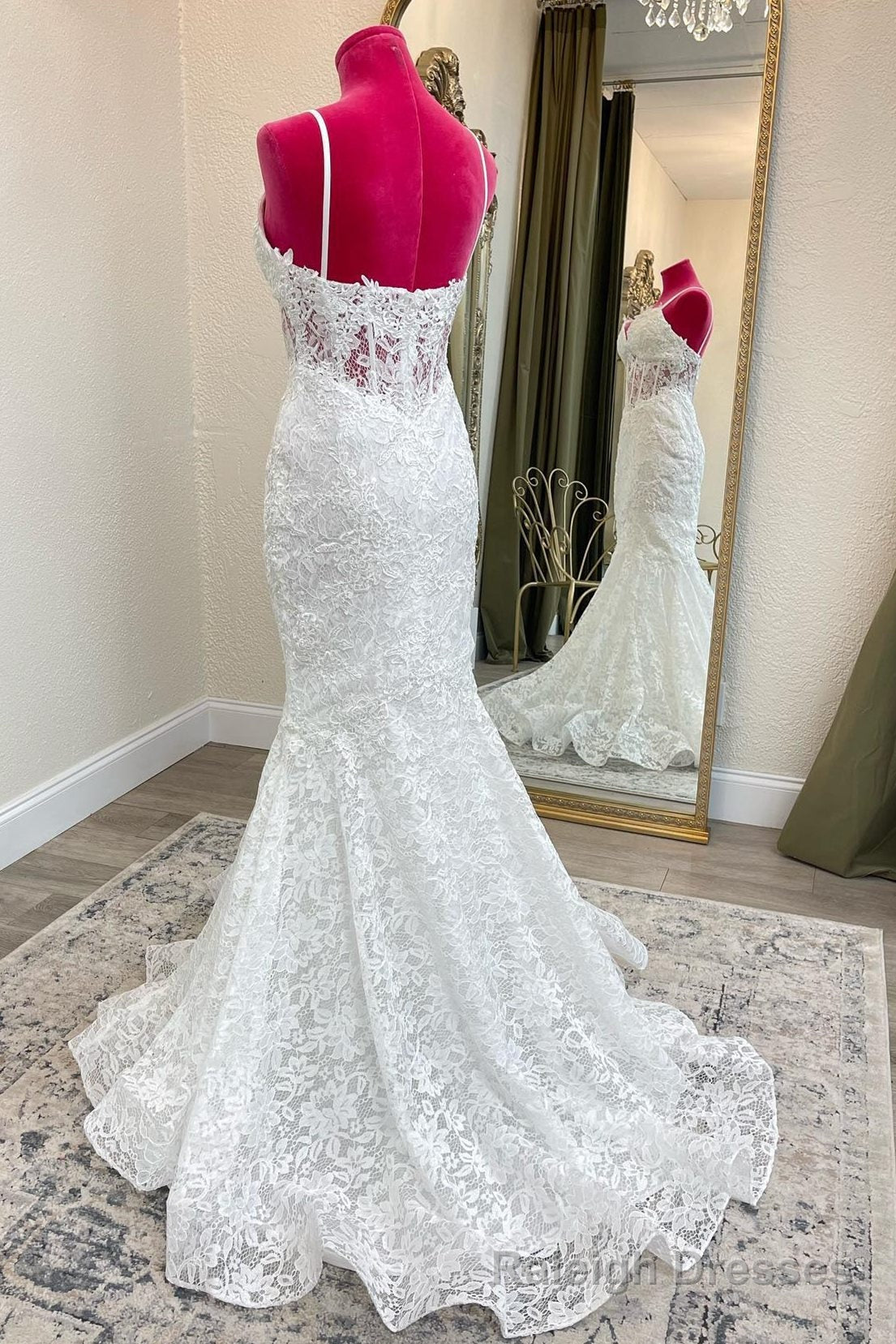 Mermaid White Lace Long Wedding Dress Secondary image
