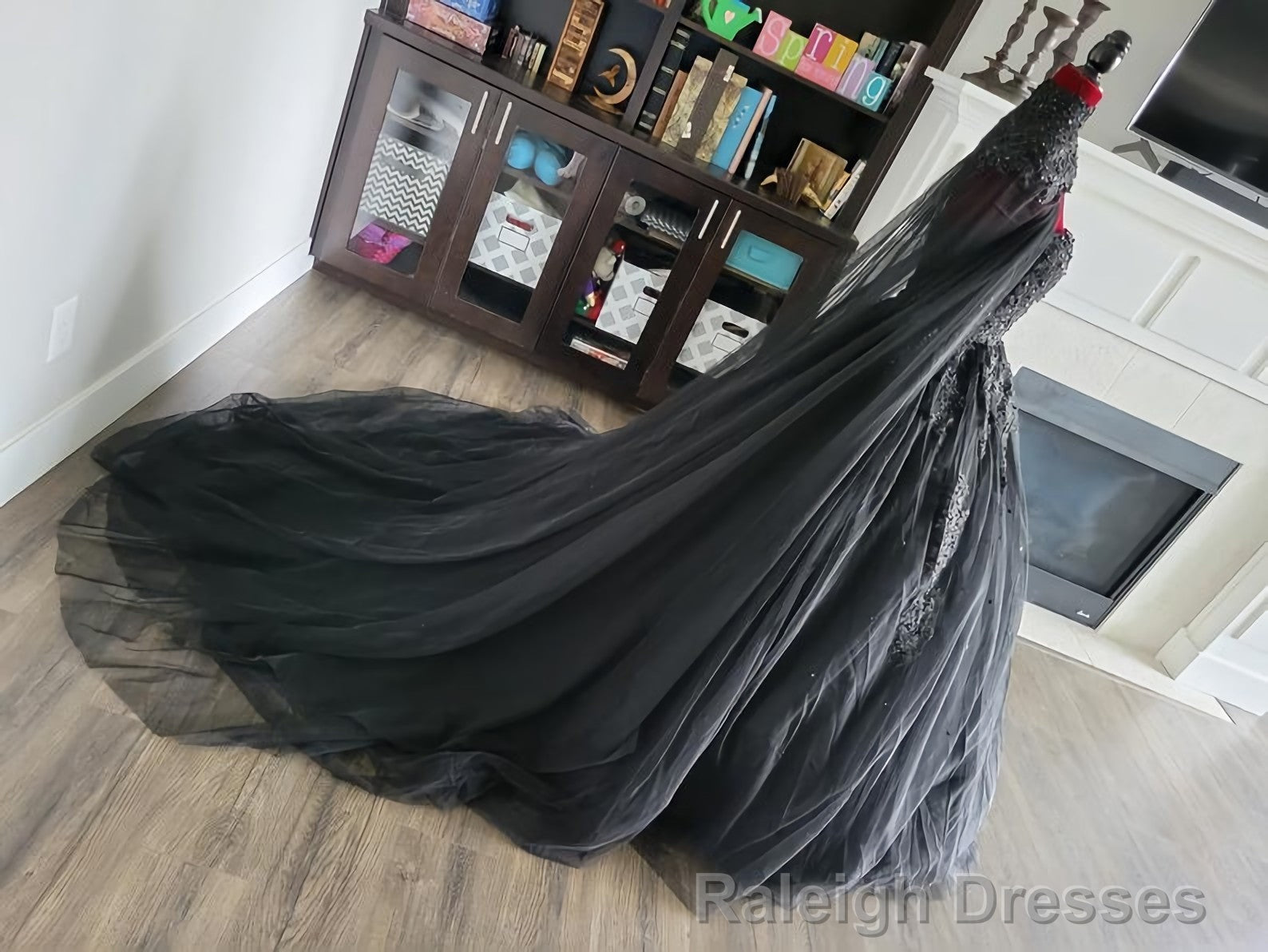 Black Full BallGowns With High Neck Veil Wedding Dress, Bridal Gowns With Long Train Sleeveless Sweetheart Strapless