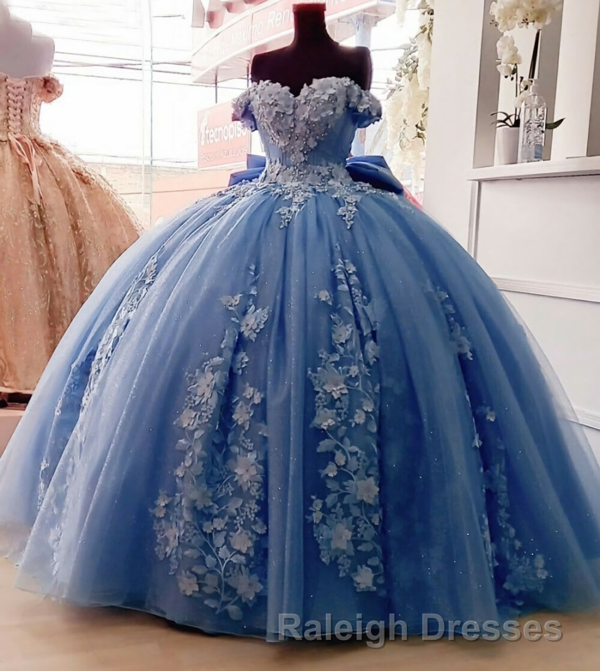 Off Shoulder Ball Gown Quinceanera Dresses 3D Floral Applique Sweet 16 Gowns Secondary image