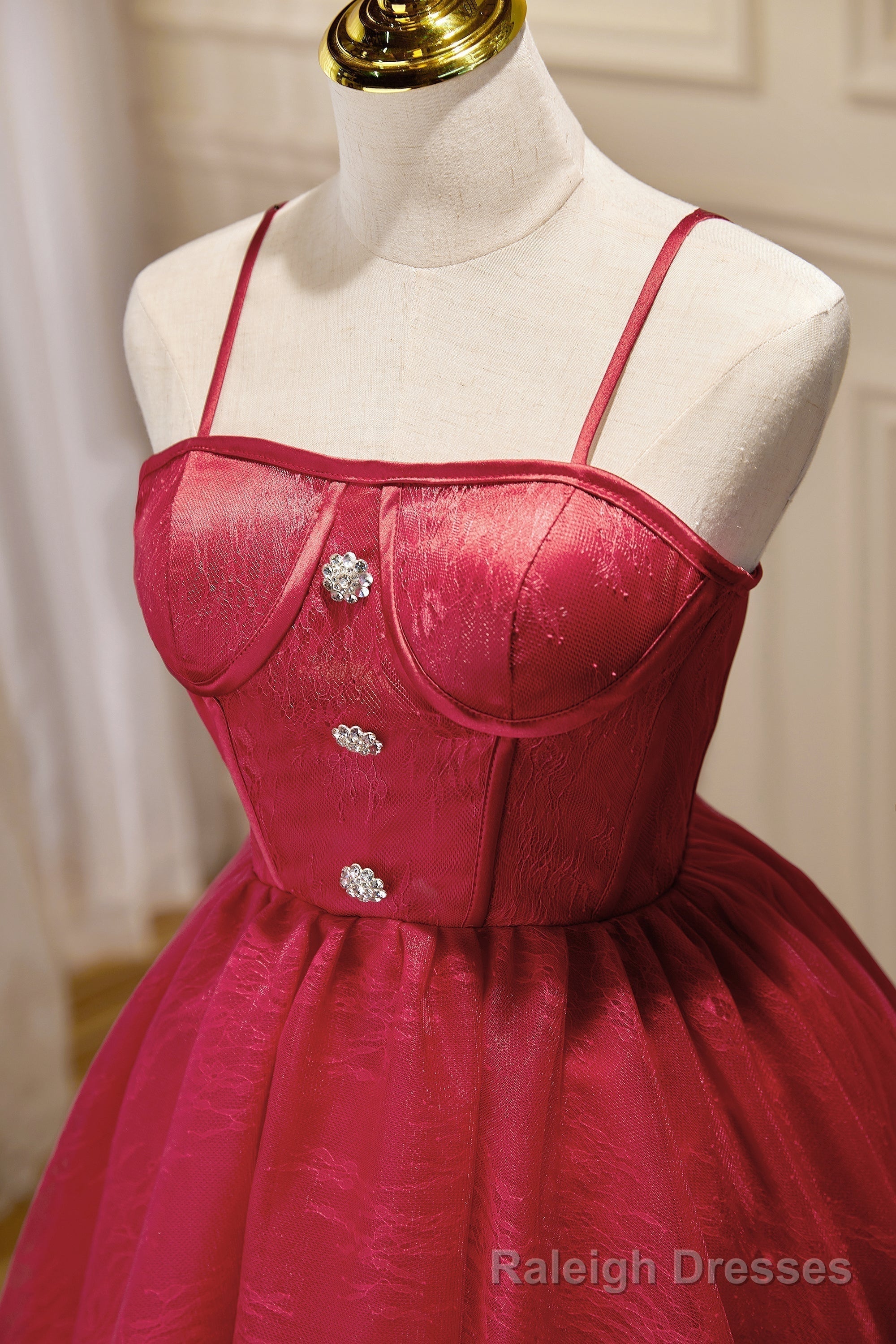 Chic Burgundy Spaghetti Straps Lace Tulle Short Homecoming Dresses