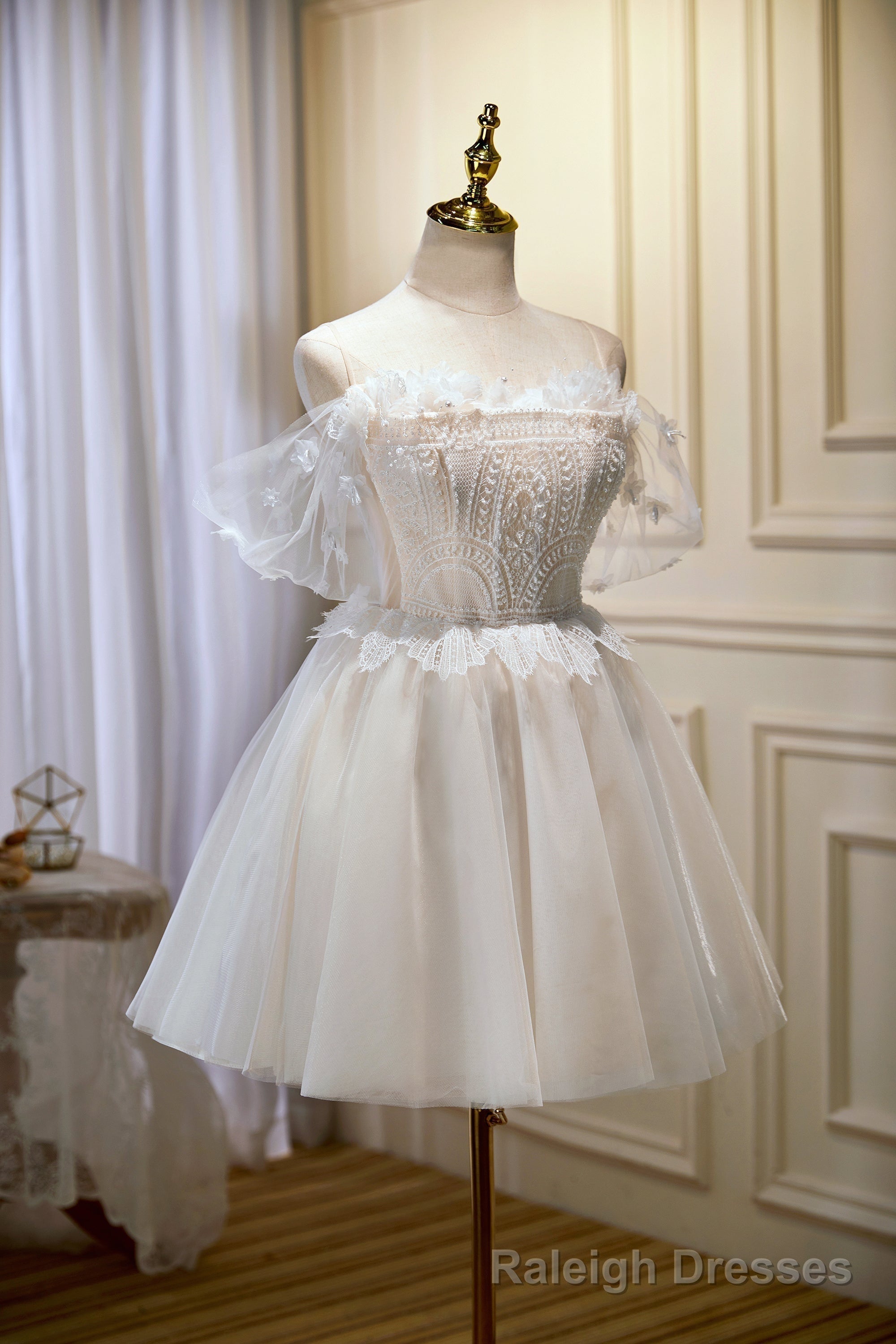 Chic Ivory Spaghetti Straps Off The Shoulder Tulle Homecoming Dresses Secondary image