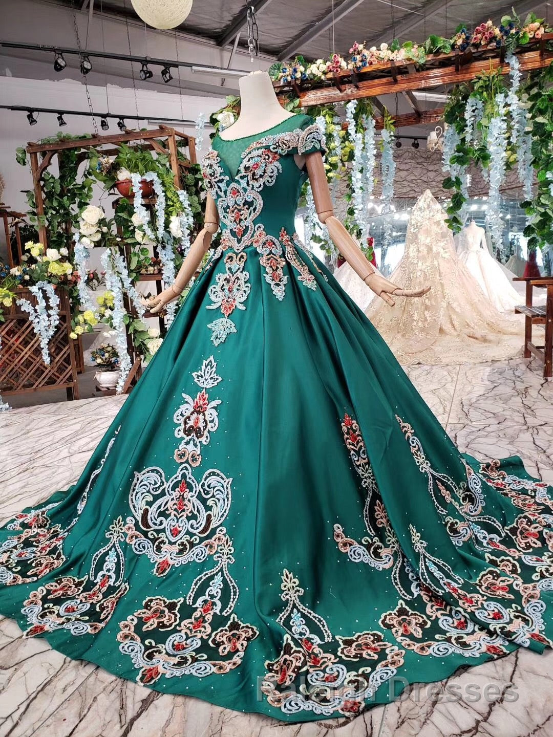 Luxury Green Round Neck Short Sleeves Prom Dresses with Beading Secondary image