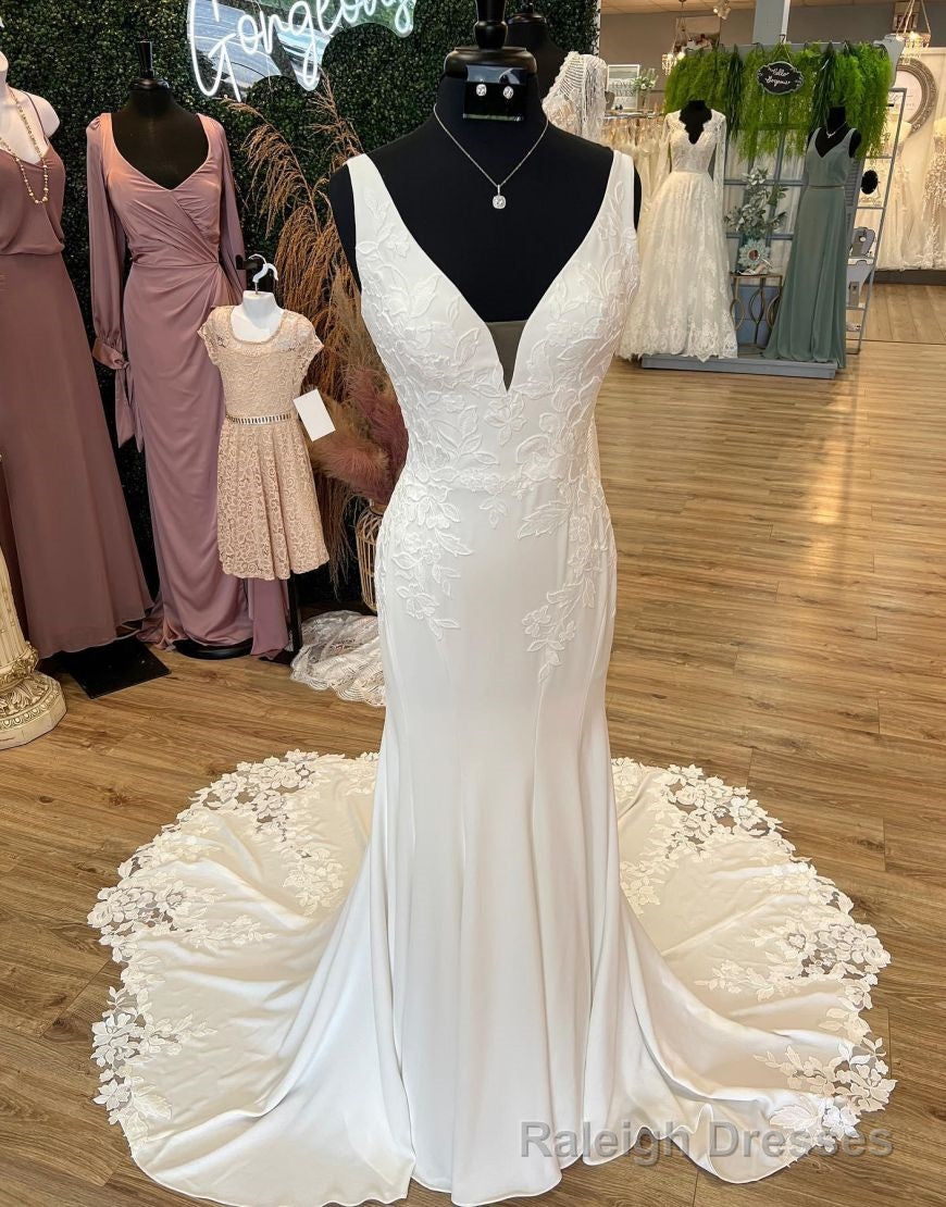 Mermaid V Neck Court Train Satin Wedding Dress With Appliques Main image