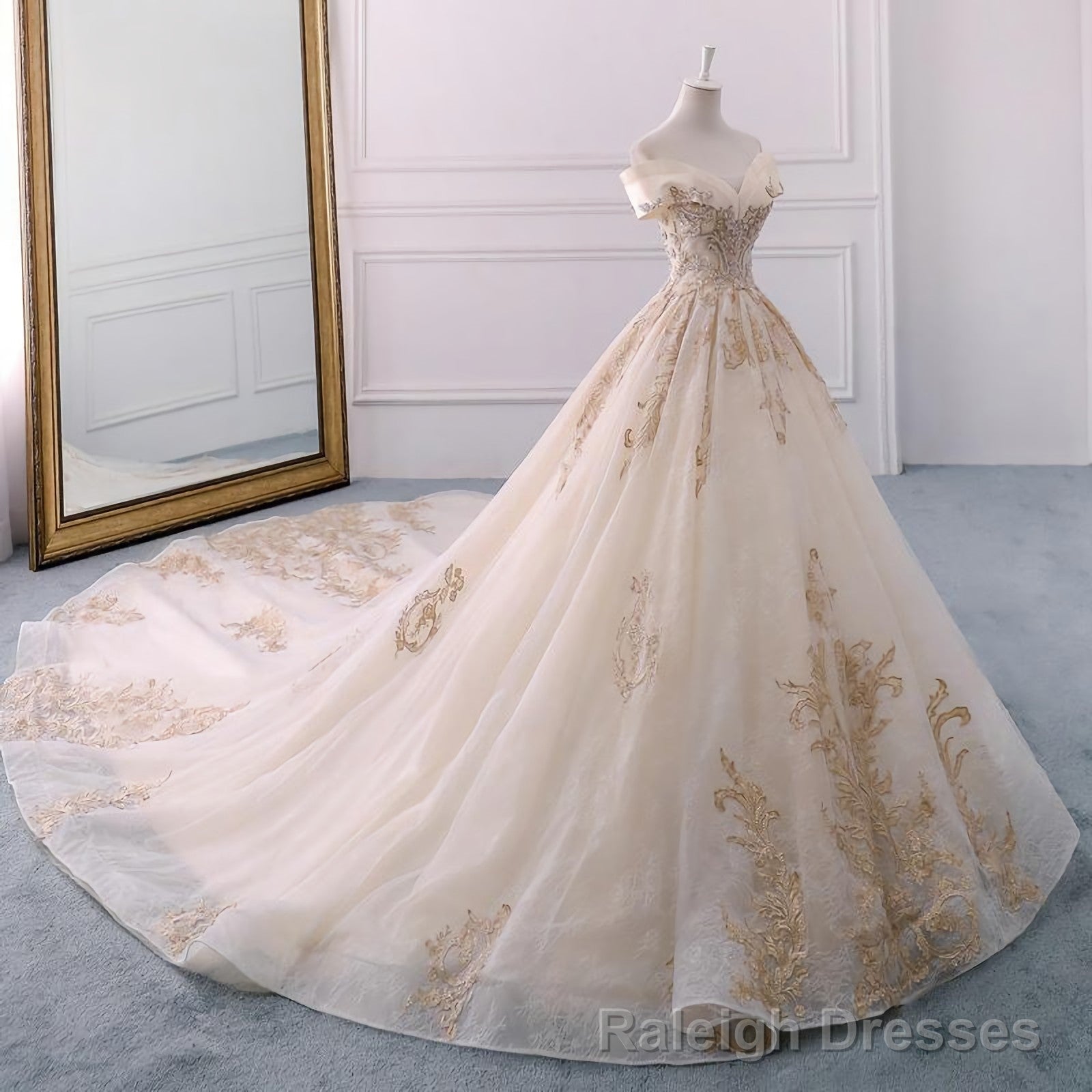 Off The Shoulder Ball Gowns Sweetheart Wedding Dress, Long Appliques Bridal Dress Main image