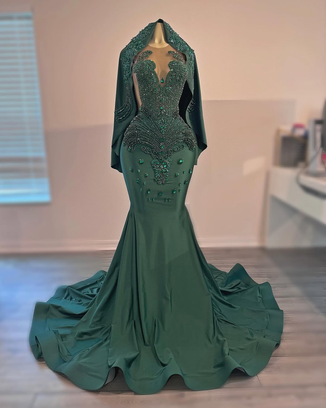 Dark Green V-Neck Sleeveless Mermai Floor Length Prom Dresses Secondary image