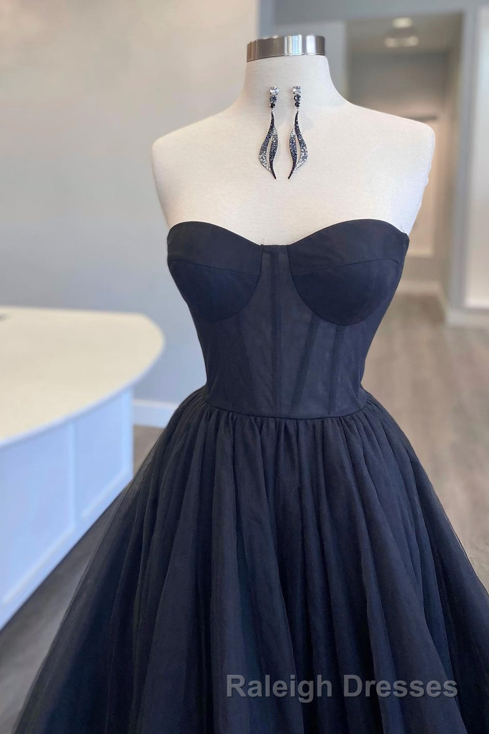 Black Corset Sweetheart Long Prom Dress with Ruffles Secondary image
