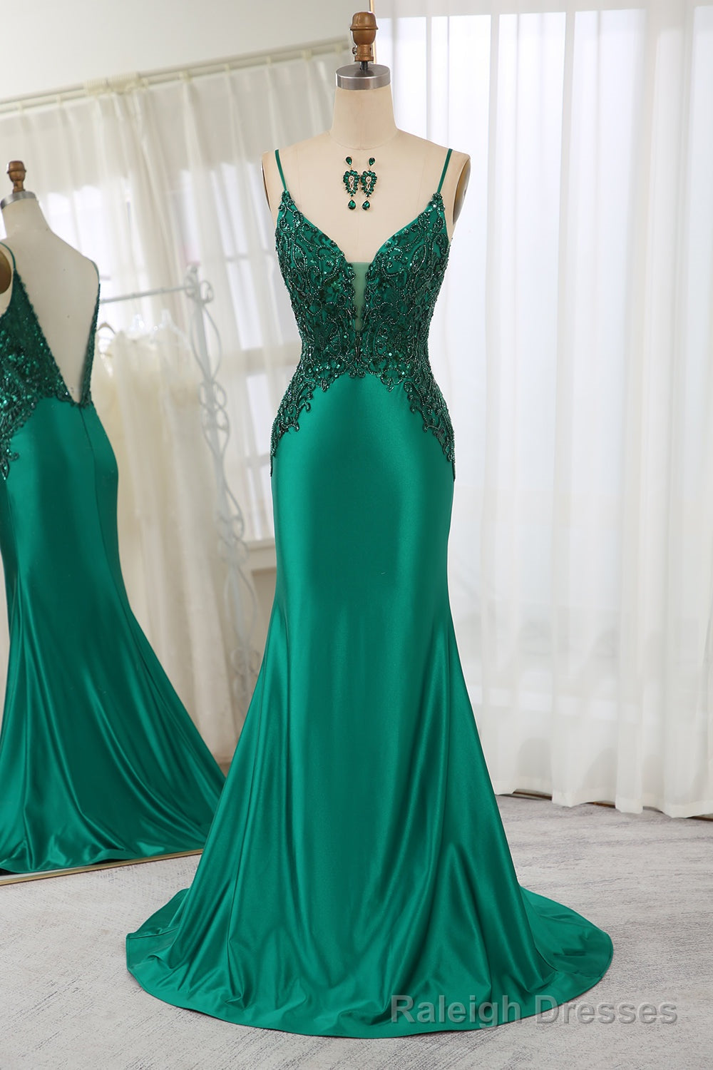 Dark Green Spaghetti Straps Mermaid Satin Prom Dress With Appliques Main image