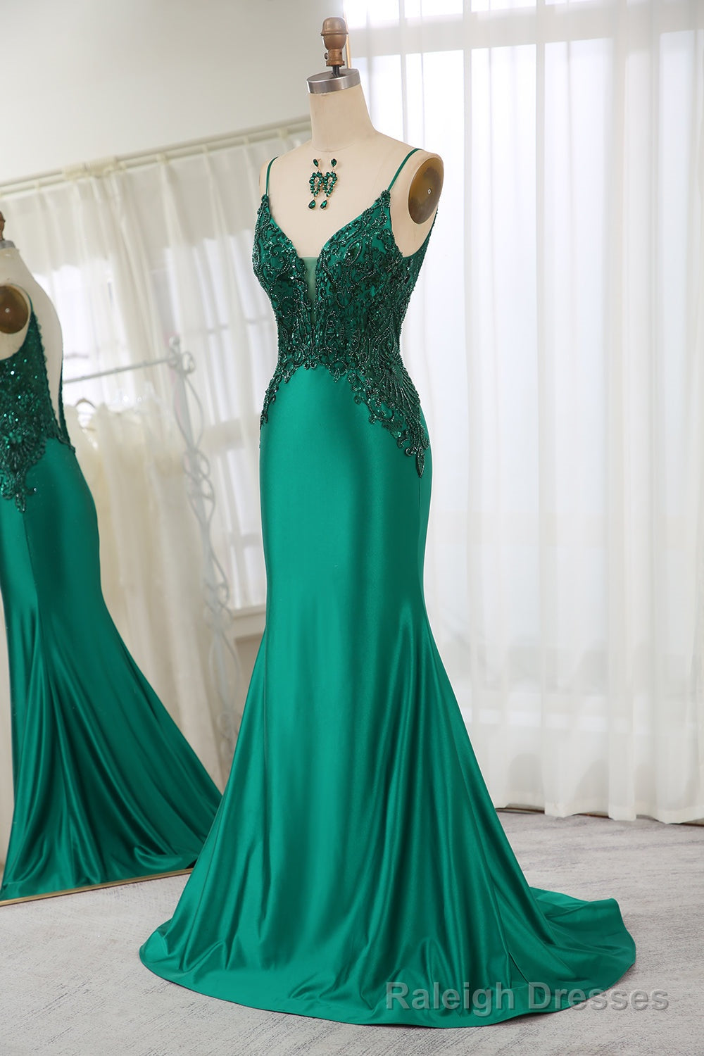 Dark Green Spaghetti Straps Mermaid Satin Prom Dress With Appliques Secondary image