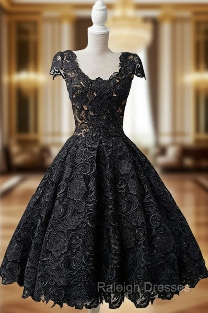 A-line Black Lace O-neck Backless Homecoming Dress Main image