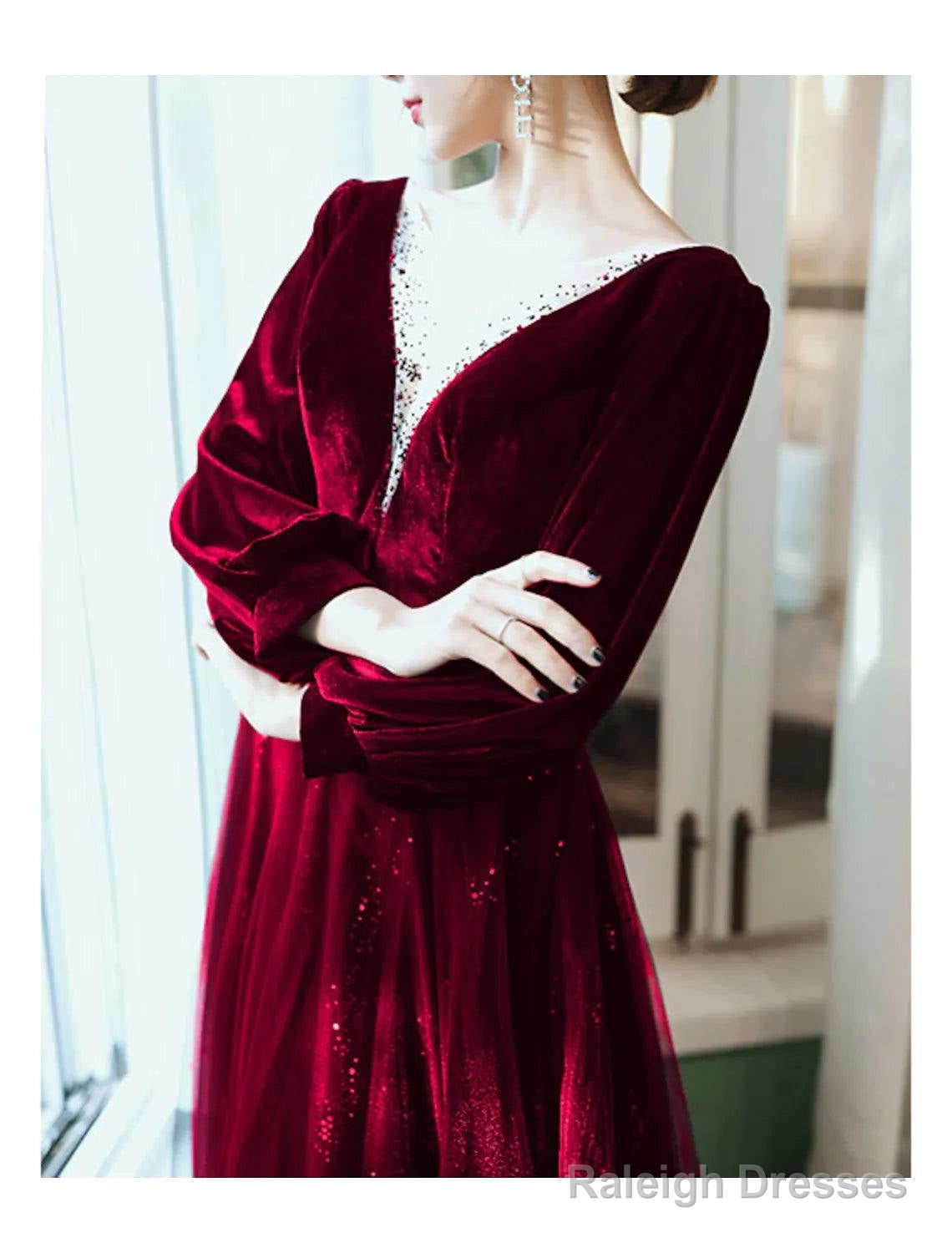 A-Line Bridesmaid Dresses Jewel Neck Long Sleeve Elegant Floor Length Tulle / Velvet With Sequin / Bandage