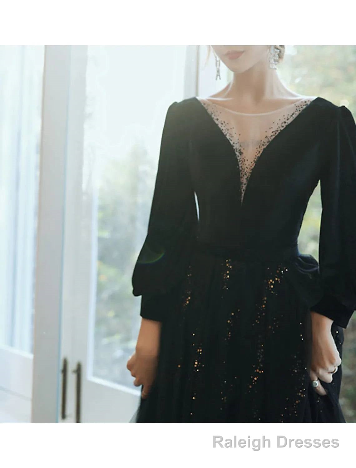 A-Line Bridesmaid Dresses Jewel Neck Long Sleeve Elegant Floor Length Tulle / Velvet With Sequin / Bandage