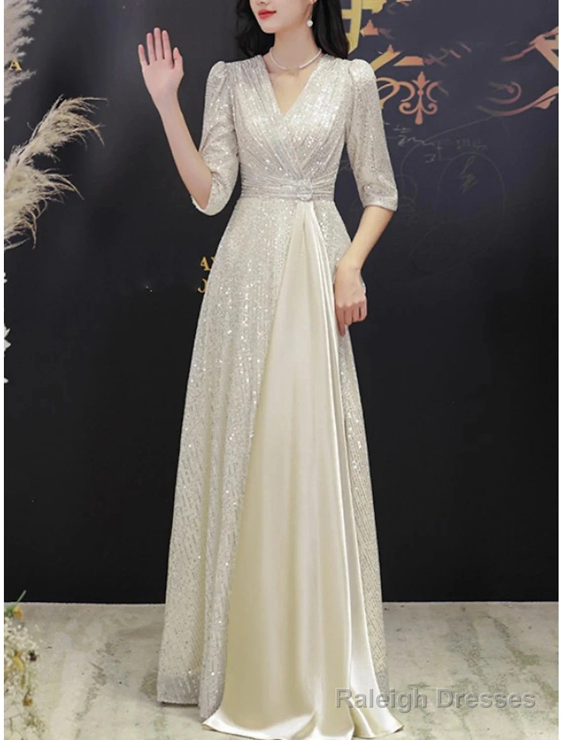 A-Line Mother Of The Bride Dresses Wedding Guest Elegant Sparkle & Shine Petite V Neck Sweep / Brush Train Sequined Half Sleeve With Pleats Crystal Brooch