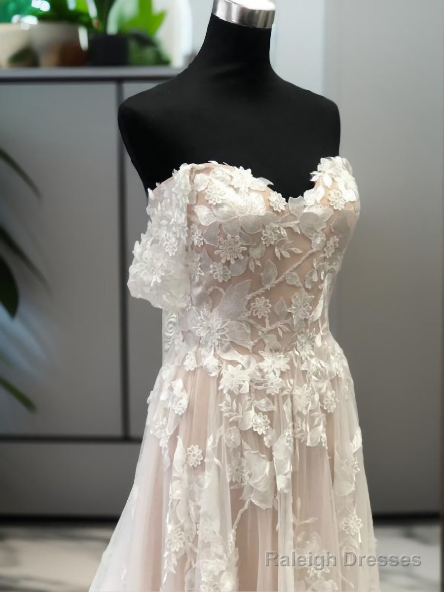 A-Line Off-The-Shoulder Appliques Lace Court Train Tulle Wedding Dresses