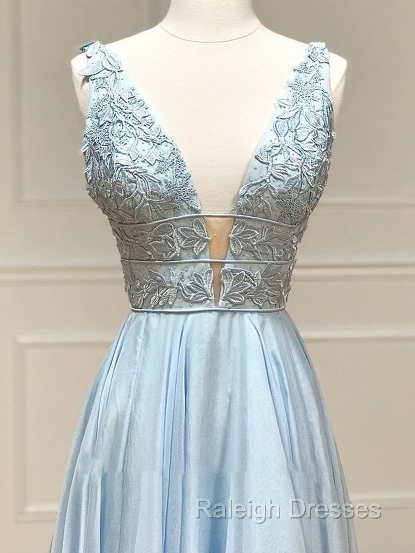 A Line Plunge V Neck Lace Chiffon Prom Dress Secondary image