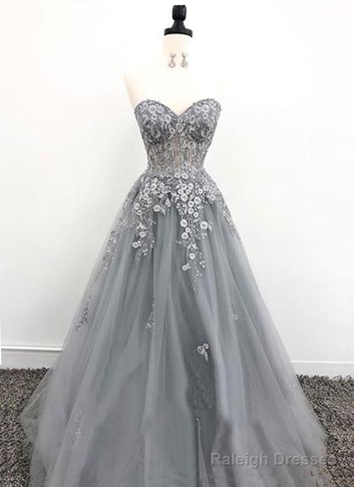 A-Line/Princess Floor-Length Tulle Prom Dress