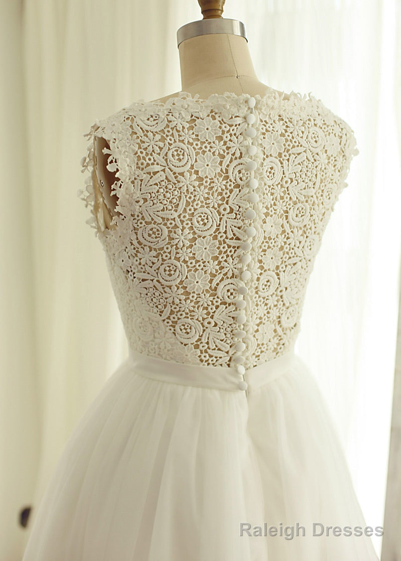A-Line/Princess Lace Sleeveless Short Wedding Dress With Beading