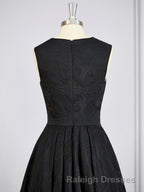 A-Line/Princess Scoop Asymmetrical Lace Mother of the Bride Dresses With Applique