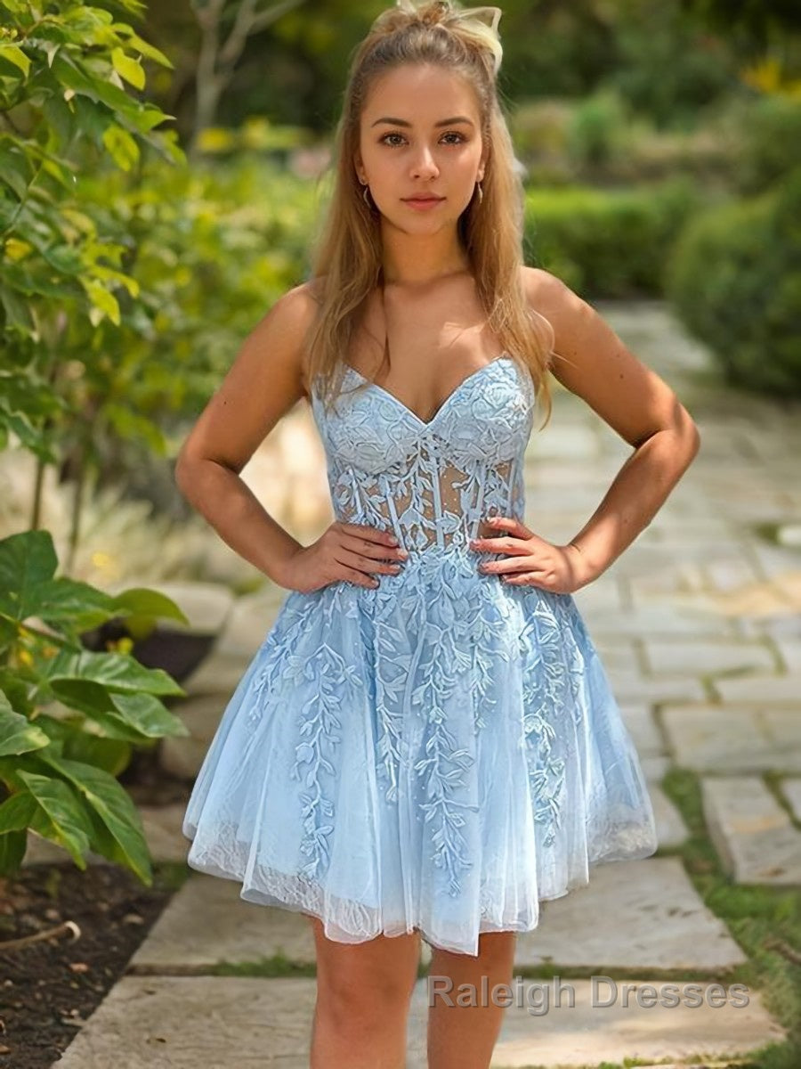 A Line Strapless Knee-Length Tulle Homecoming Dress with Appliques Lace