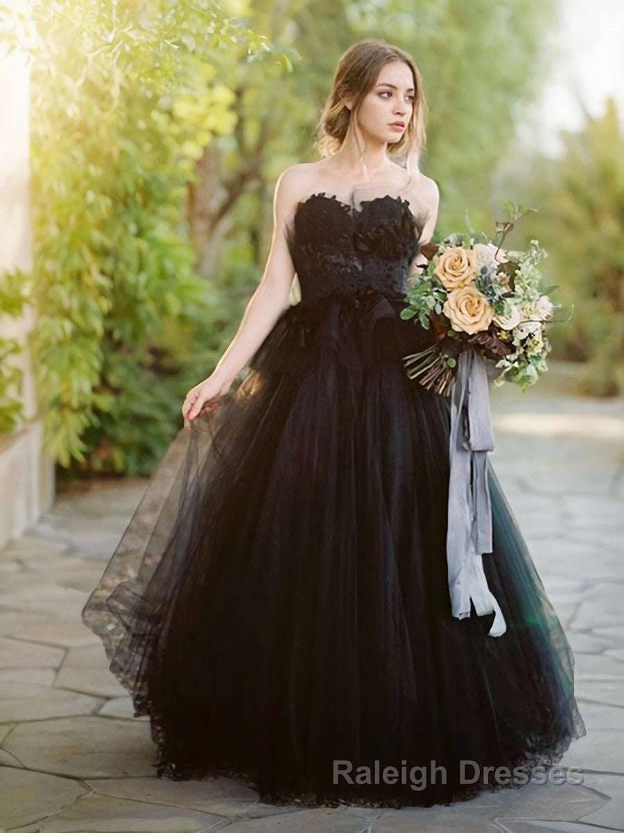 A-line/Princess Sweetheart Floor-Length Tulle Wedding Dress with Appliques Lace Main image