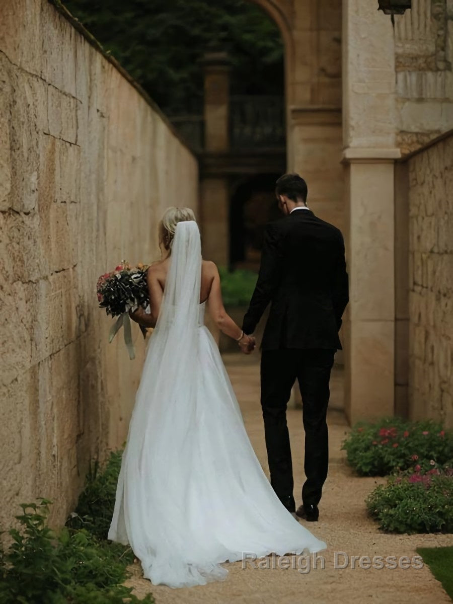 A Line Sweetheart Sweep Train Organza Wedding Dresses