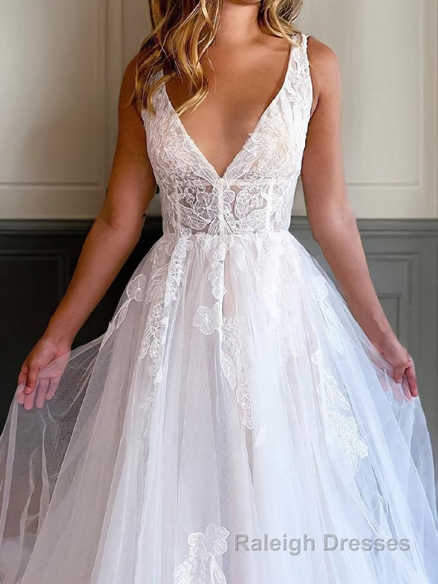 A Line V Neck Chapel Train Tulle Wedding Dresses With Appliques Lace