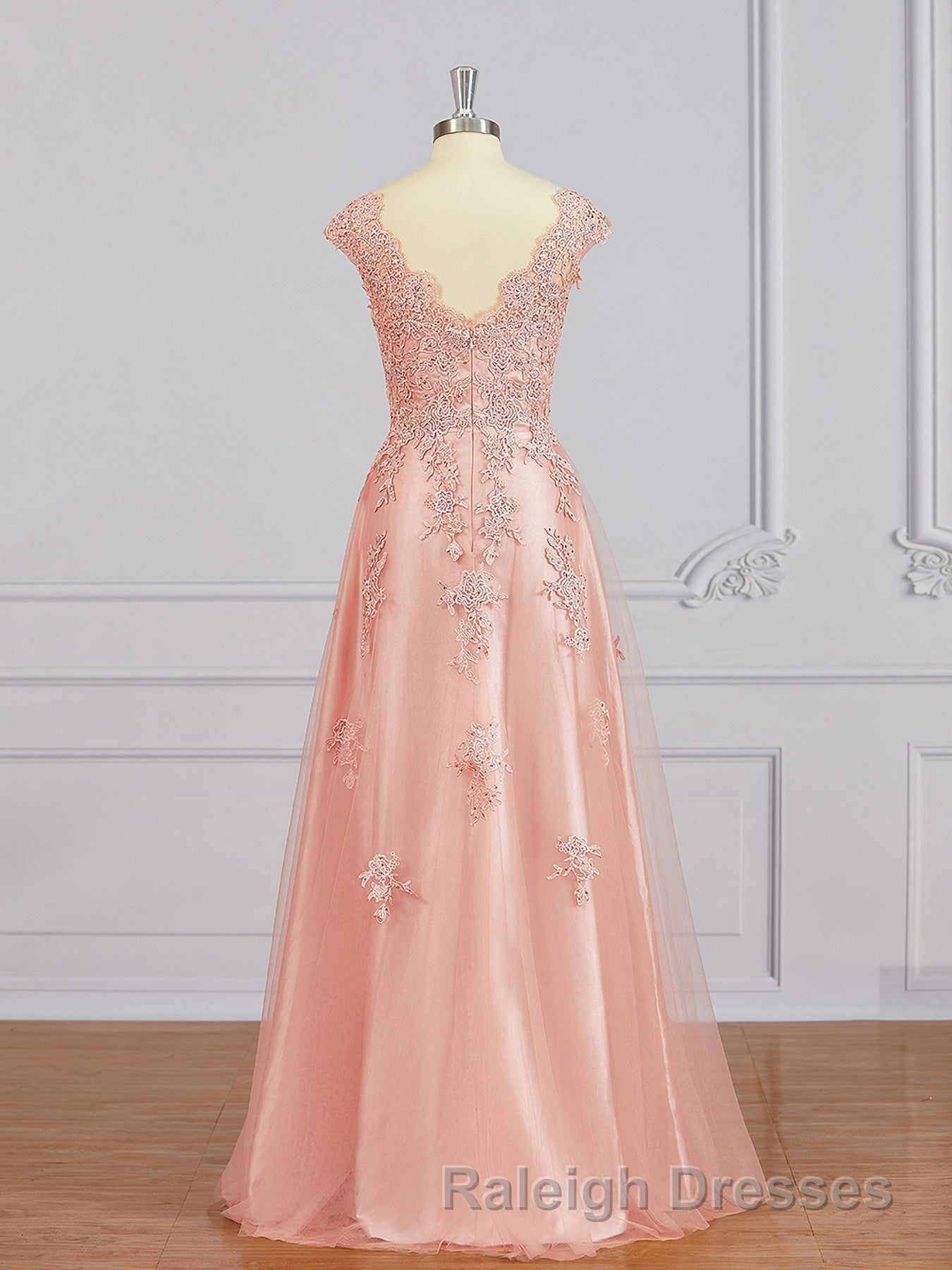 A-Line/Princess V-neck Floor-Length Tulle Mother of the Bride Dresses With Appliques Lace