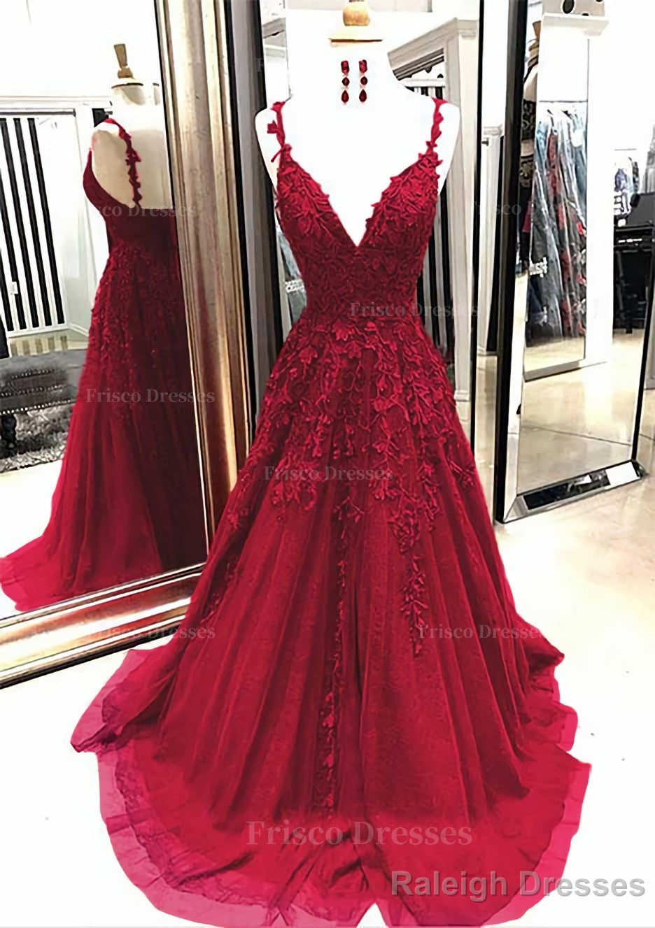 A-line/Princess V Neck Sleeveless Sweep Train Tulle Prom Dresses With Appliqued
