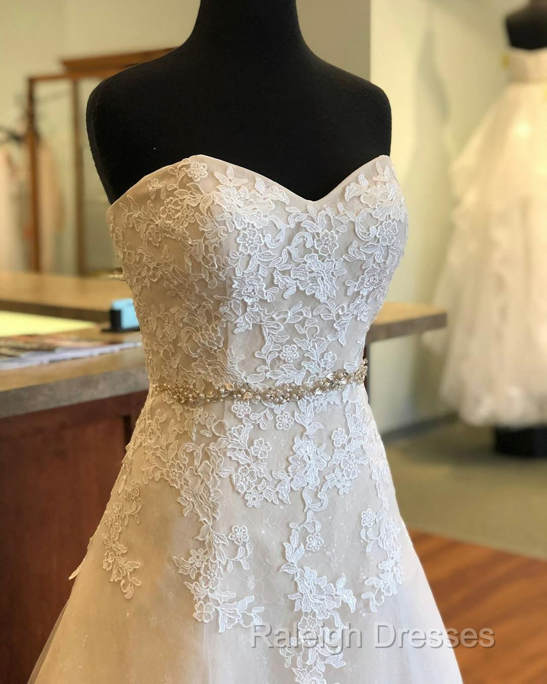 A-Line Sleeveless Floor Length Sweetheart Lace Wedding Gowns Secondary image