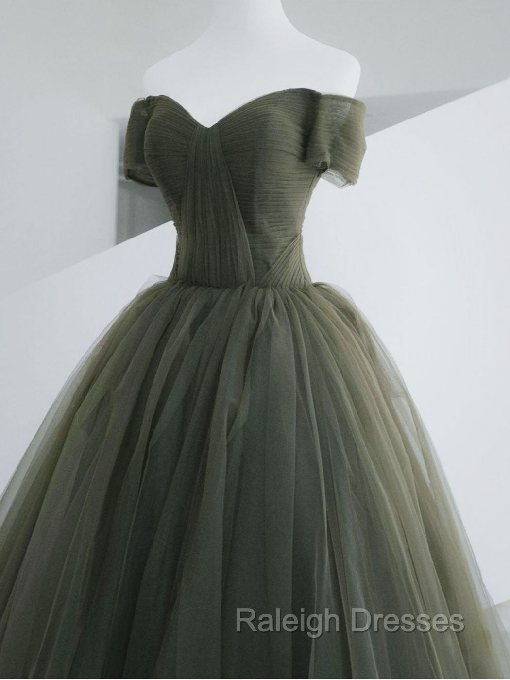 A-Line Sweetheart Neck Green Long Prom Dress, Sweep Train Green  Formal Dress Main image