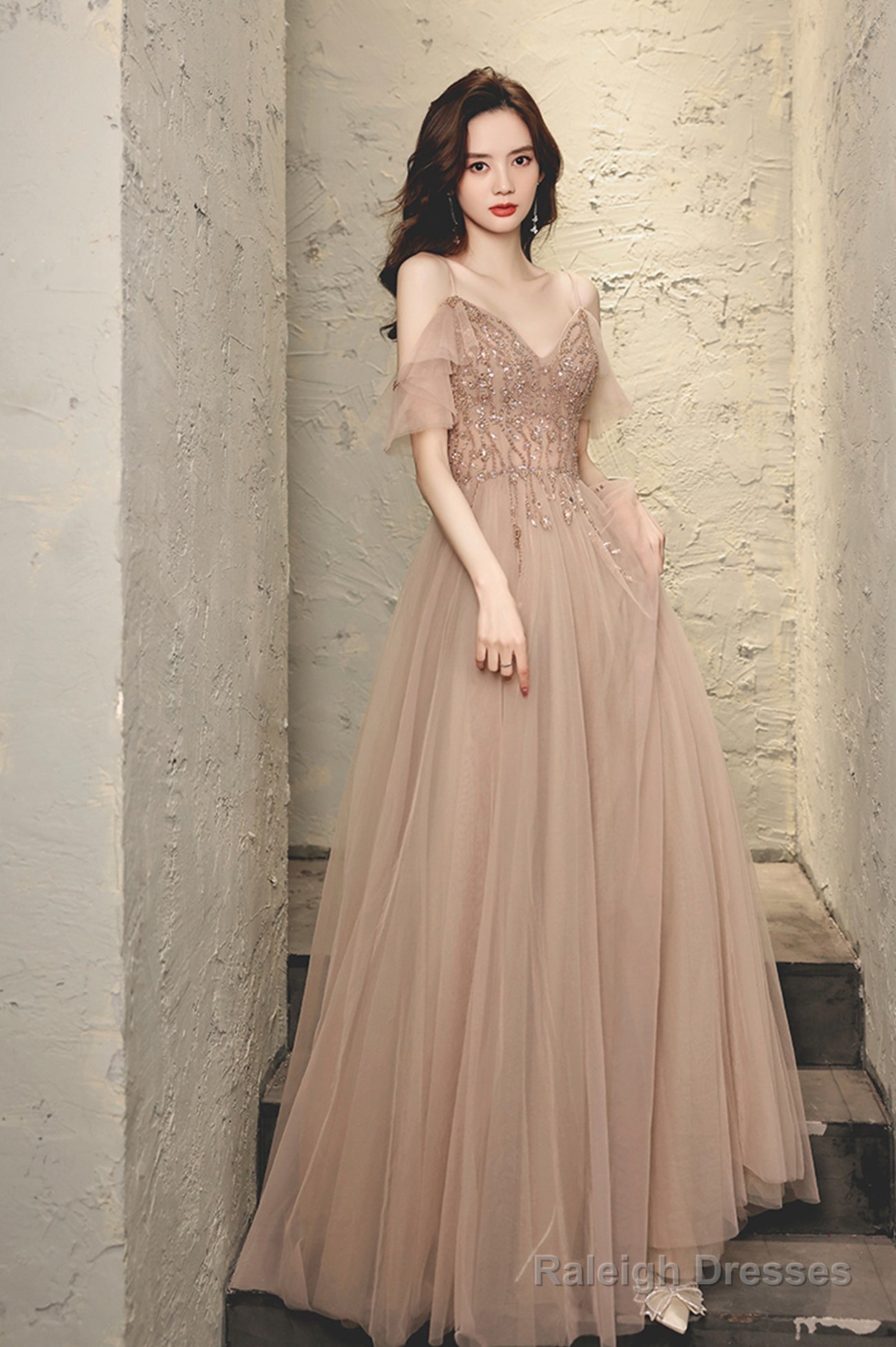 A-Line Tulle Long Prom Dress With Beaded, V-Neck Spaghetti Straps Evening Dress Main image
